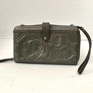 The Sak distressed Iris Large Smartphone embossed leather wristlet in slate  EUC
